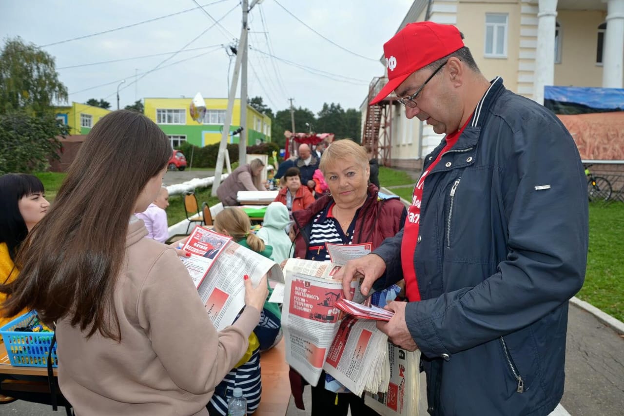 Кандидат в депутаты Мособлдумы по списку от КПРФ Рустам Волков проводит ежедневные встречи с жителями