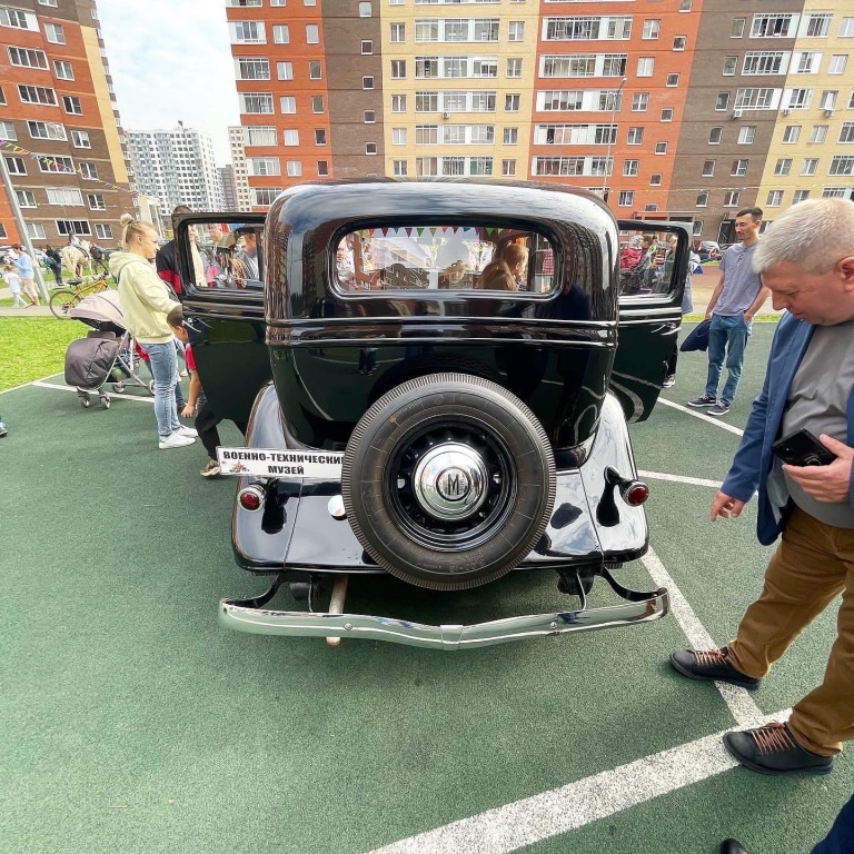 Депутат-коммунист Марк Черемисов поздравил жителей мкр. Саввино с Днём города!