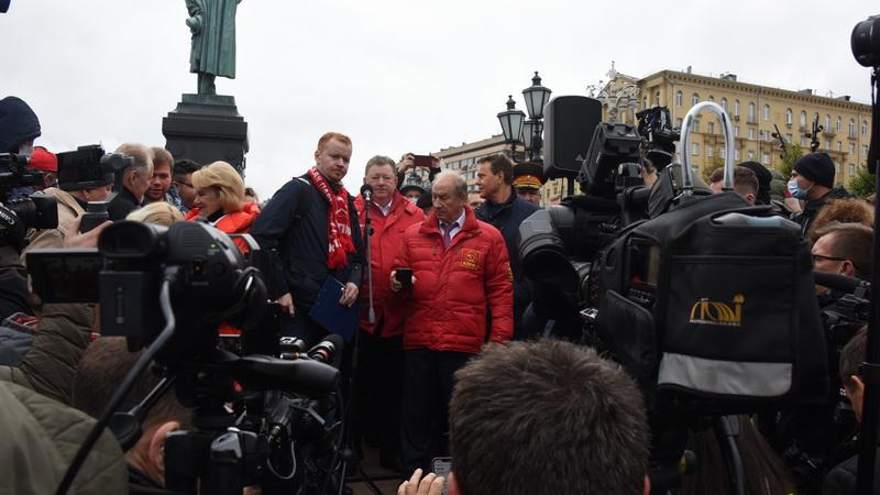 В Москве прошла встреча депутатов-коммунистов с избирателями