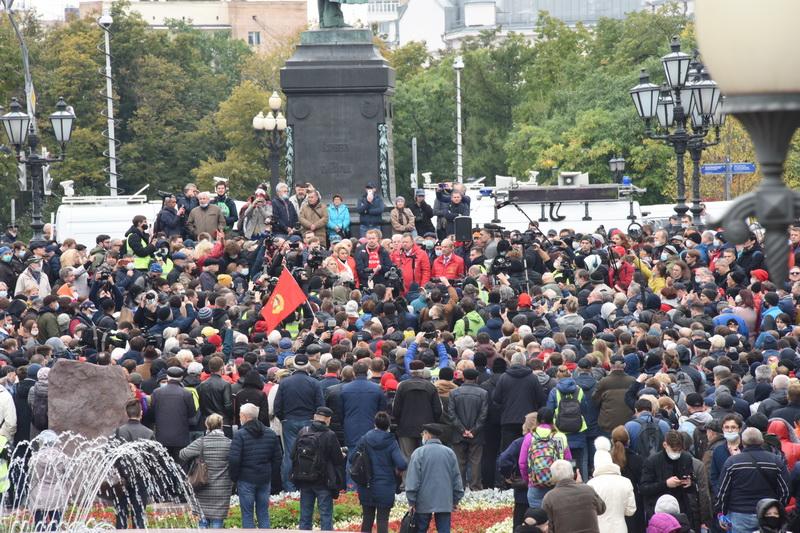 В Москве прошла встреча депутатов-коммунистов с избирателями