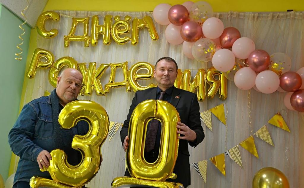 Депутат-коммунист Андрей Таранец поздравил Емельяновскую среднюю школу с 30-ти летием