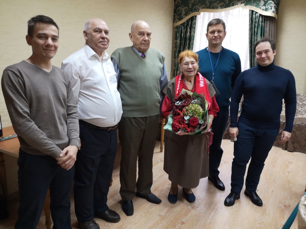 За заслуги перед партией