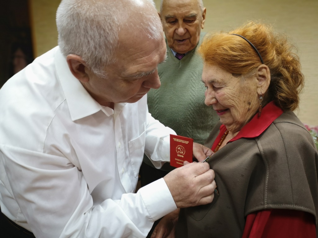 За заслуги перед партией