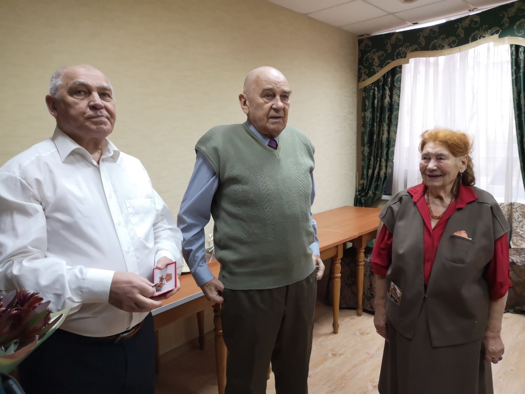 За заслуги перед партией