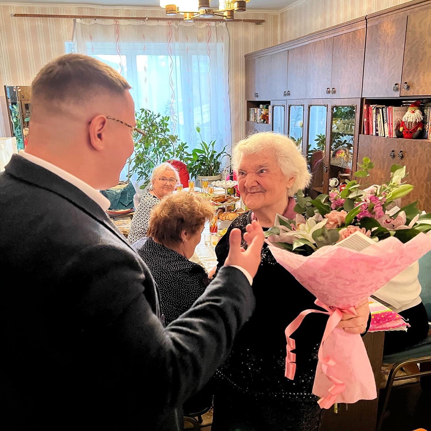 Депутат-коммунист Марк Черемисов поздравил ветерана ВОВ с 96-летием