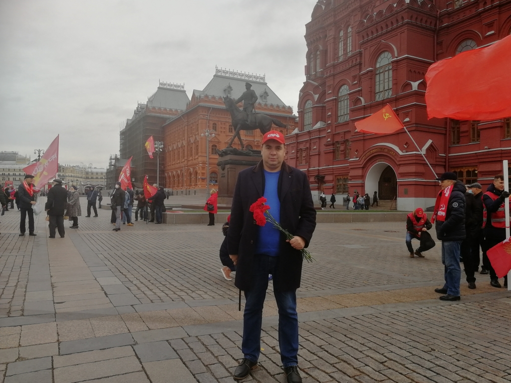 Коммунисты Чехова отметили День Комсомола возложением цветов