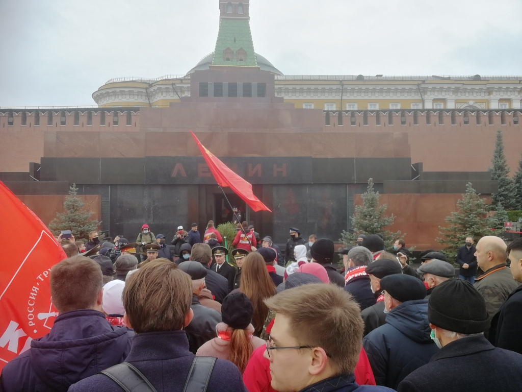 Коммунисты Чехова отметили День Комсомола возложением цветов