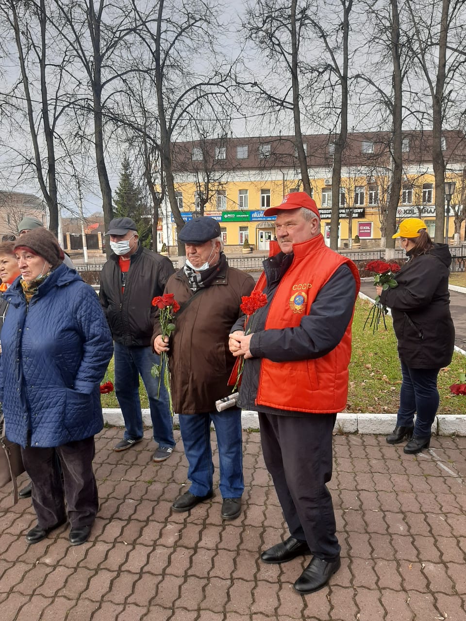 Коммунисты Чехова отметили День Комсомола возложением цветов