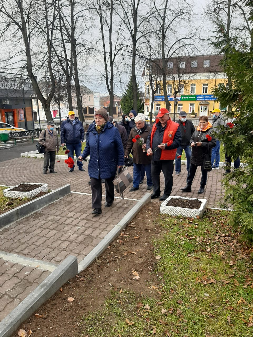 Коммунисты Чехова отметили День Комсомола возложением цветов