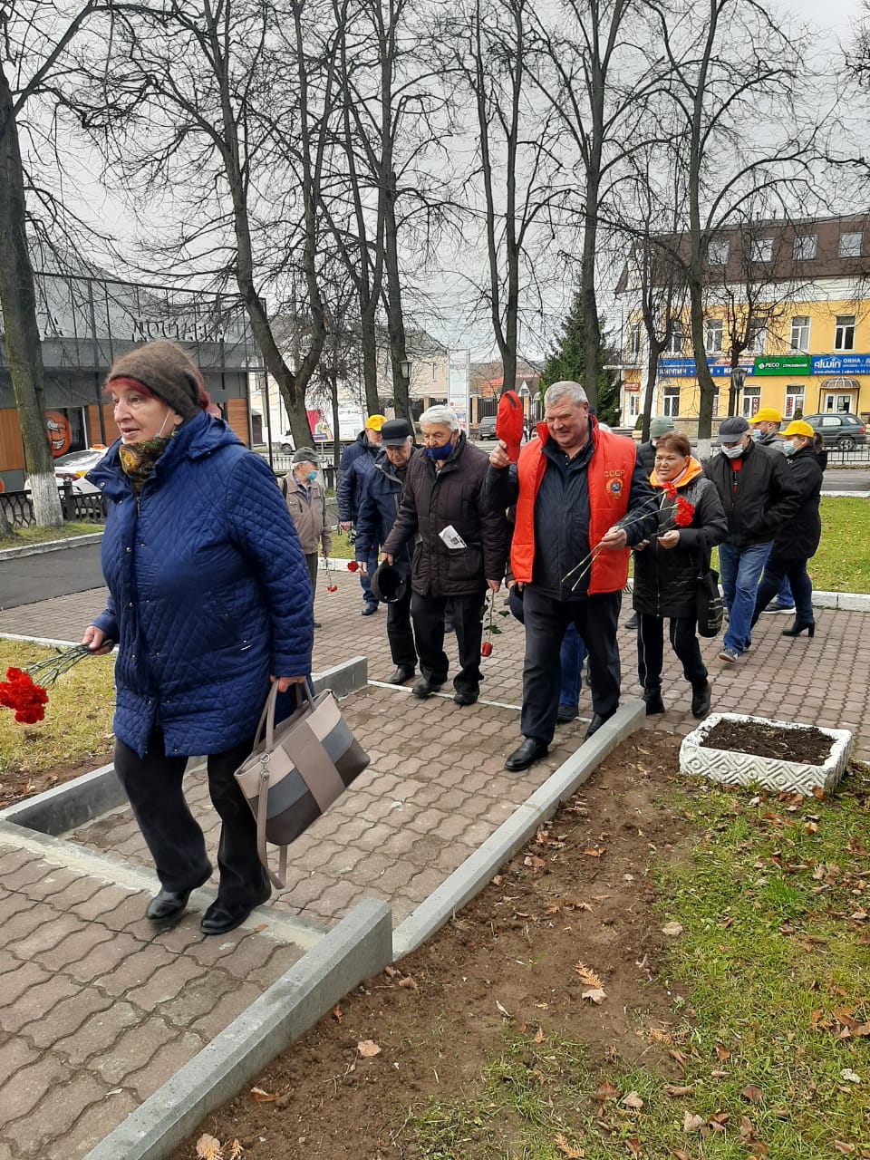 Коммунисты Чехова отметили День Комсомола возложением цветов