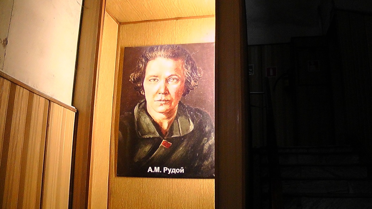 Цветы Ильичу в день рождения Комсомола