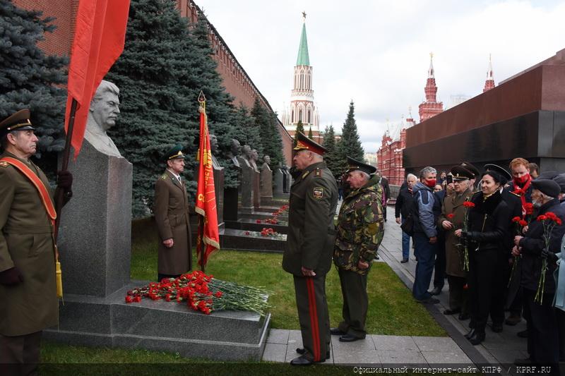 Великому Октябрю 1917 года - Слава!