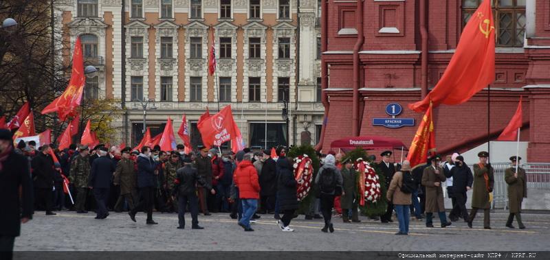 Великому Октябрю 1917 года - Слава!