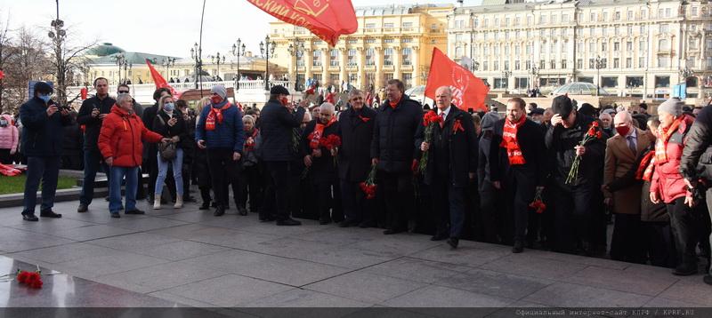 Великому Октябрю 1917 года - Слава!