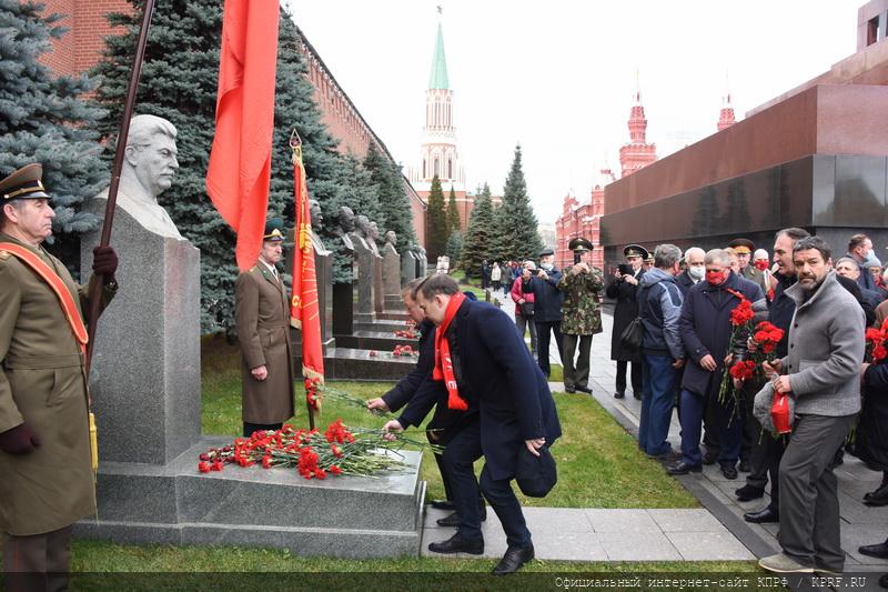 Великому Октябрю 1917 года - Слава!