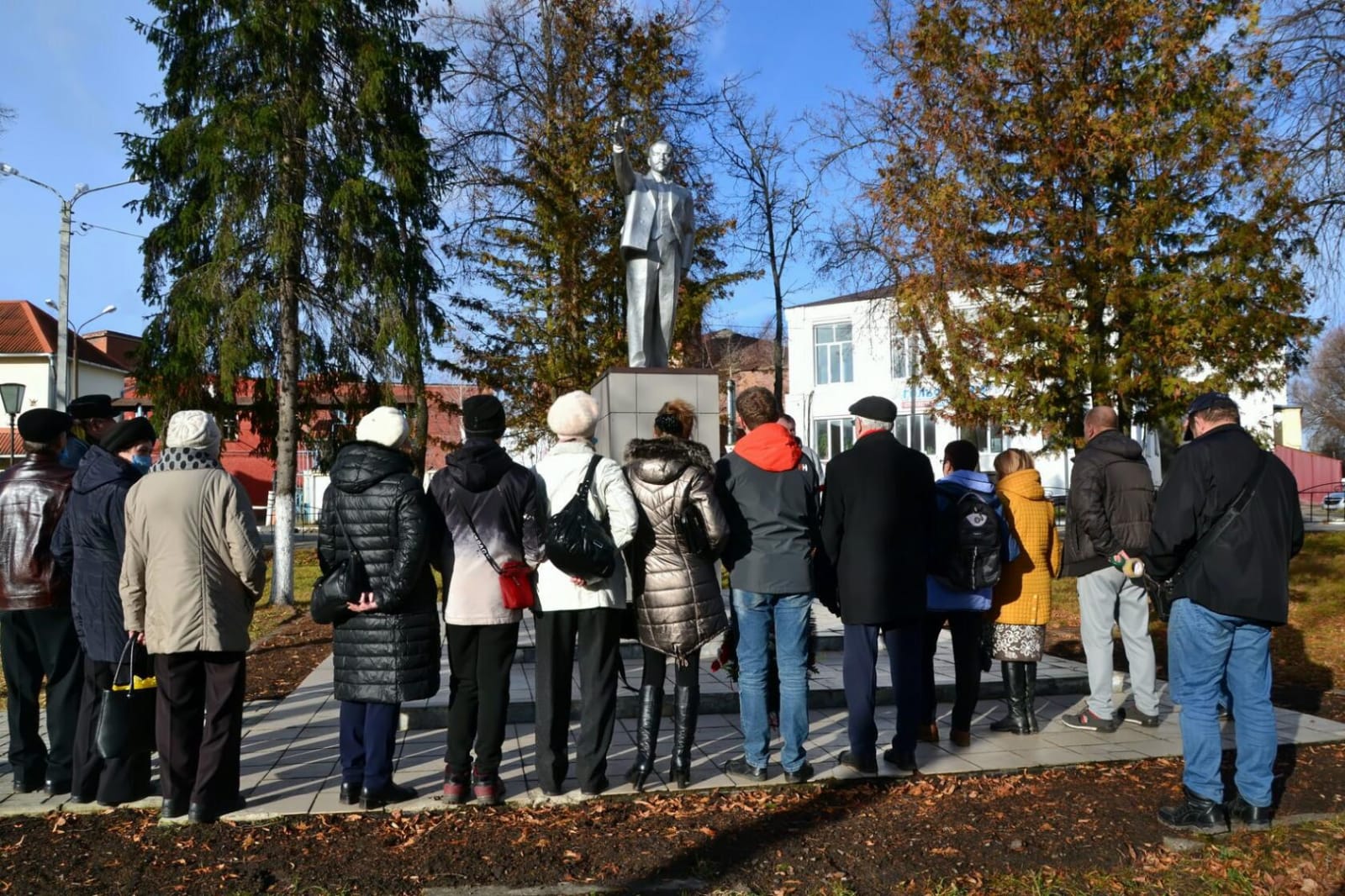 Коммунисты Озёр отметили 104-ю годовщину Великого Октября!