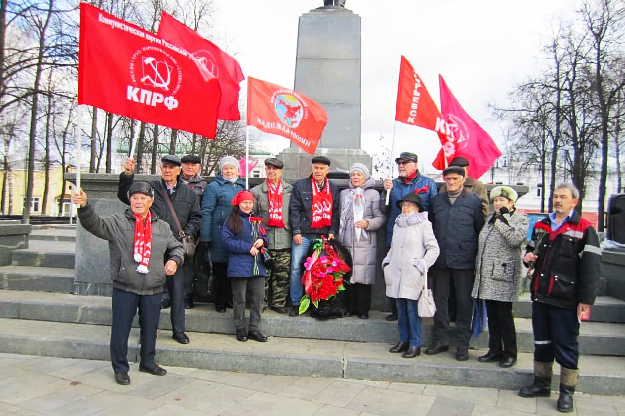 Впереди у нас новый октябрь