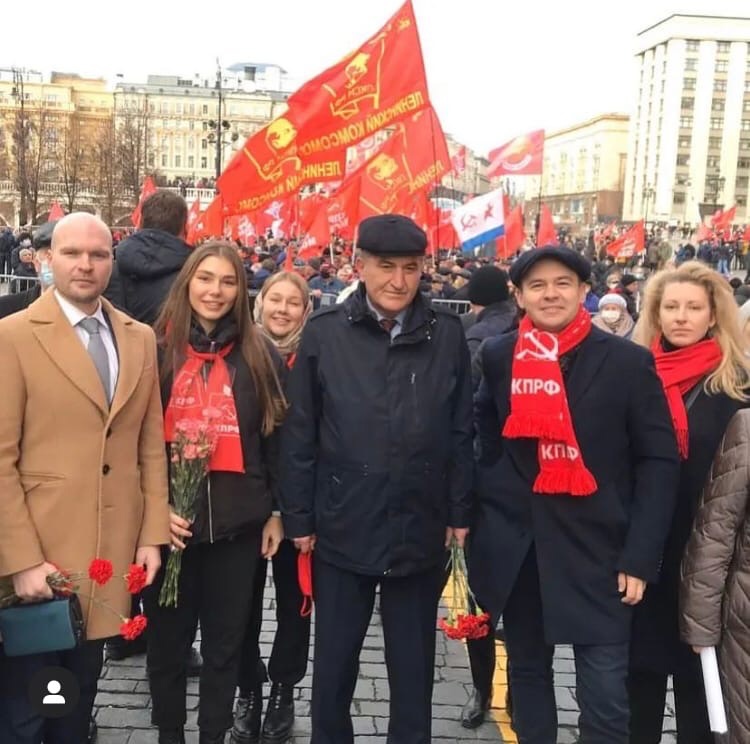С Днем Великой Октябрьской Социалистической революции!