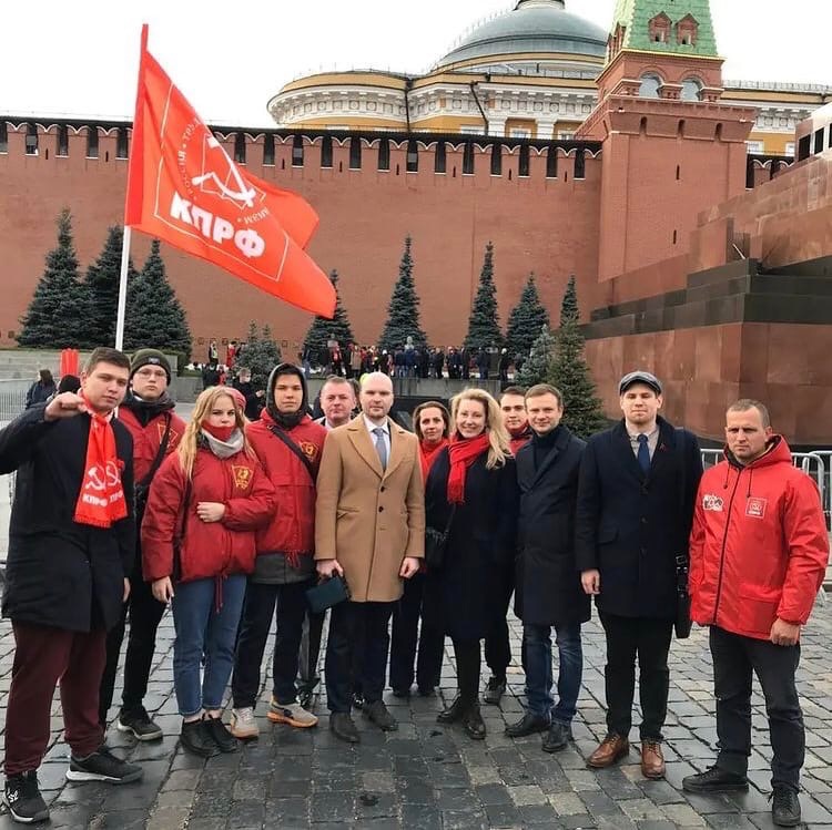 С Днем Великой Октябрьской Социалистической революции!