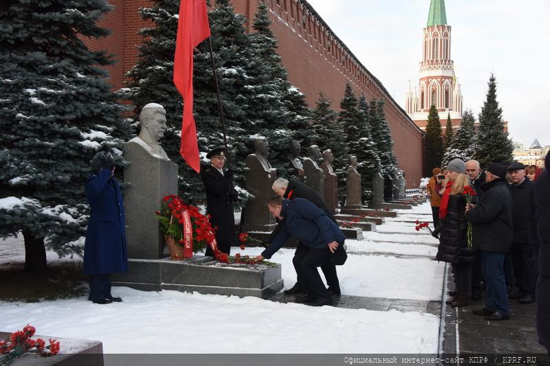 Возложение цветов в честь 80-летия начала контрнаступления советских войск под Москвой