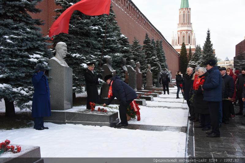 Возложение цветов в честь 80-летия начала контрнаступления советских войск под Москвой