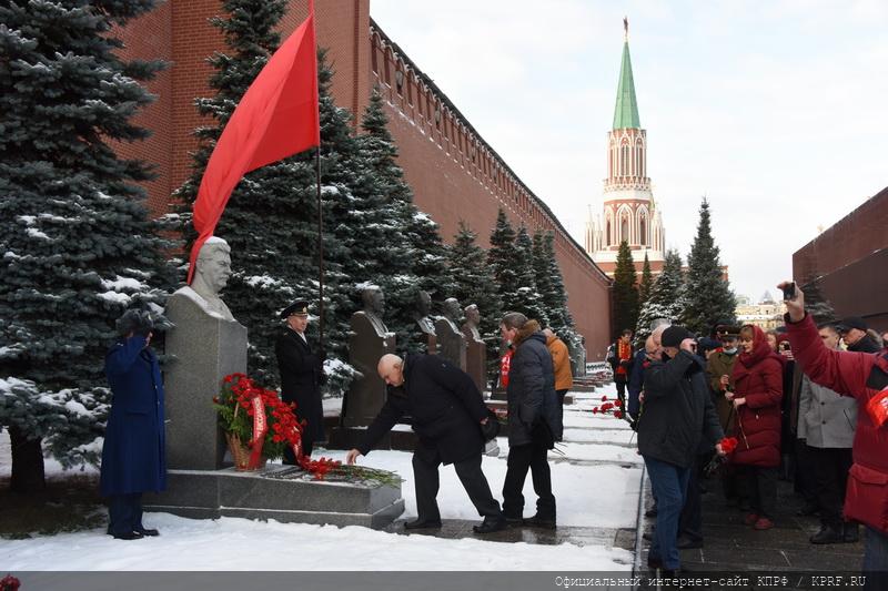 Возложение цветов в честь 80-летия начала контрнаступления советских войск под Москвой