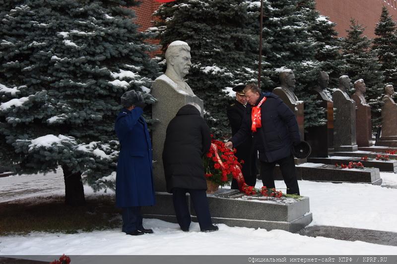 Возложение цветов в честь 80-летия начала контрнаступления советских войск под Москвой