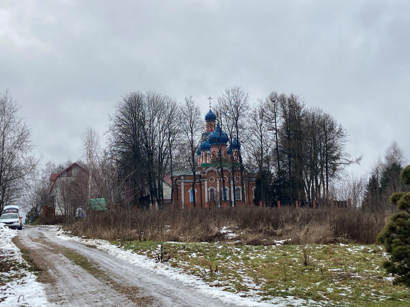 Красный снег, красный снег. Чёрный наст, чёрный наст. Снова наш, снова наш - Белый Раст…