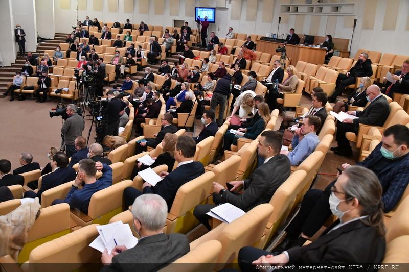 КПРФ в Госдуме провела круглый стол о законодательном обеспечении противодействия распространению новой коронавирусной инфекции