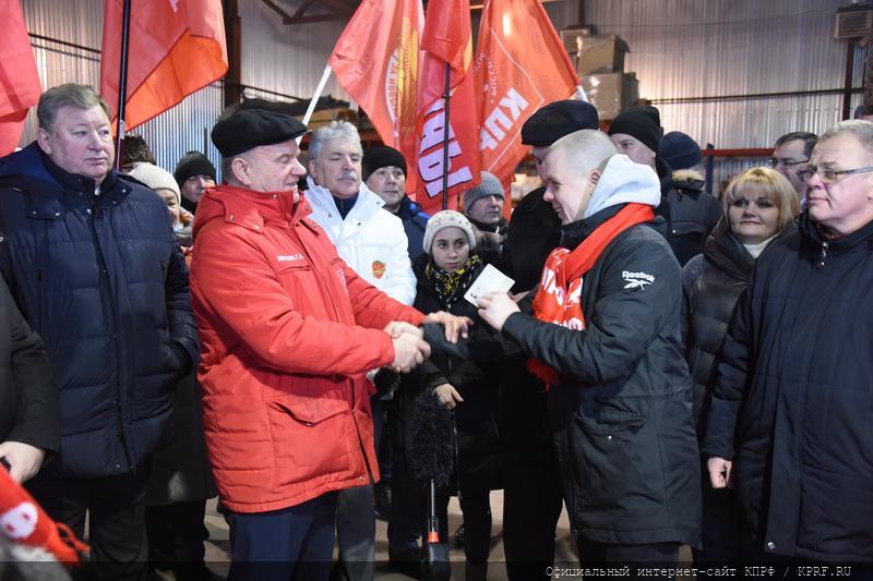 93-й новогодний гуманитарный конвой КПРФ отправила на Донбасс