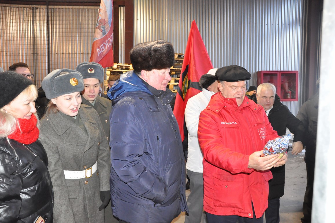 93-й новогодний гуманитарный конвой КПРФ отправила на Донбасс