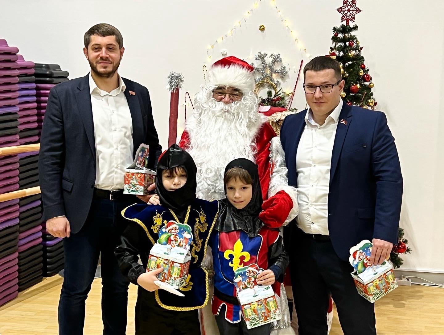 Благотворительное некоммерческое новогоднее мероприятие для детей из многодетных и малоимущих семей провели в Балашихе
