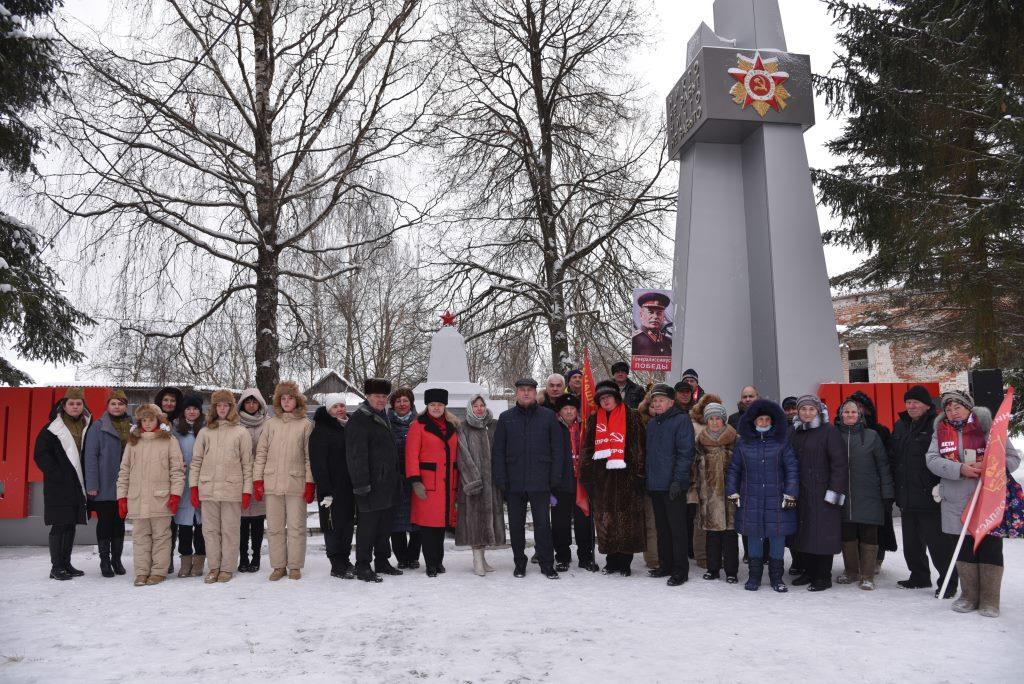 В деревне Савостино торжественно открыли обновленный памятник