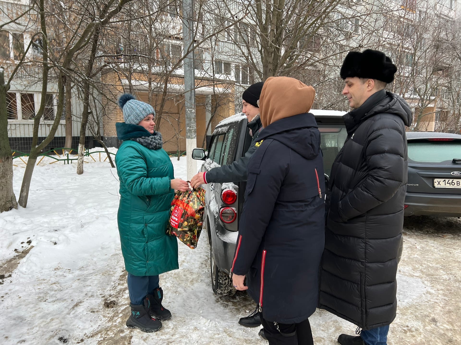 Коммунисты Балашихи поздравили жителей с наступающим Новым годом!