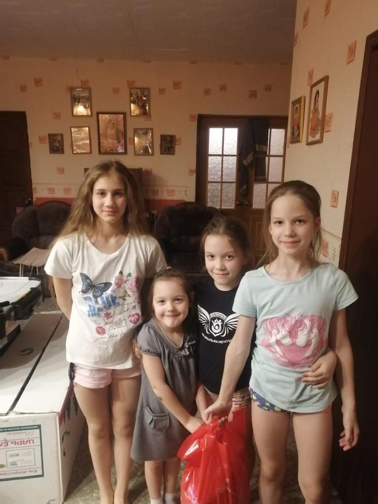 Клинские коммунисты поздравили земляков подарками от КПРФ