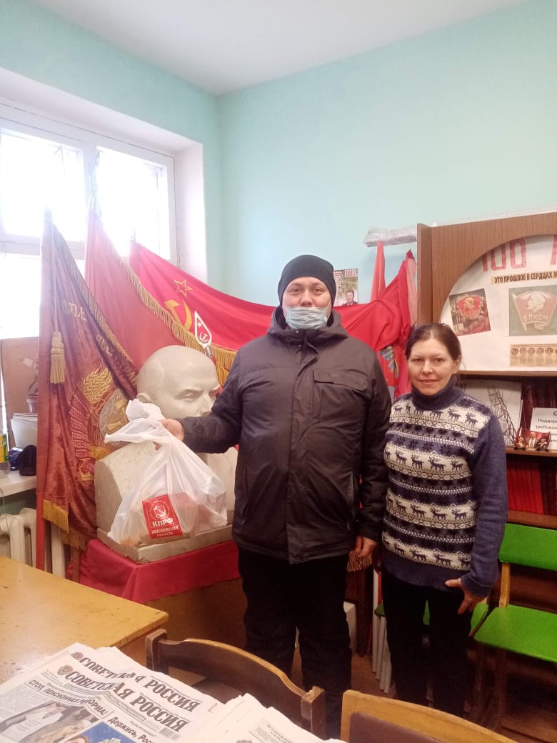 Коммунисты Егорьевска вручили новогодние подарки детям-инвалидам