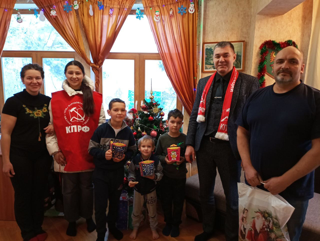 Вручение новогодних подарков в Домодедово