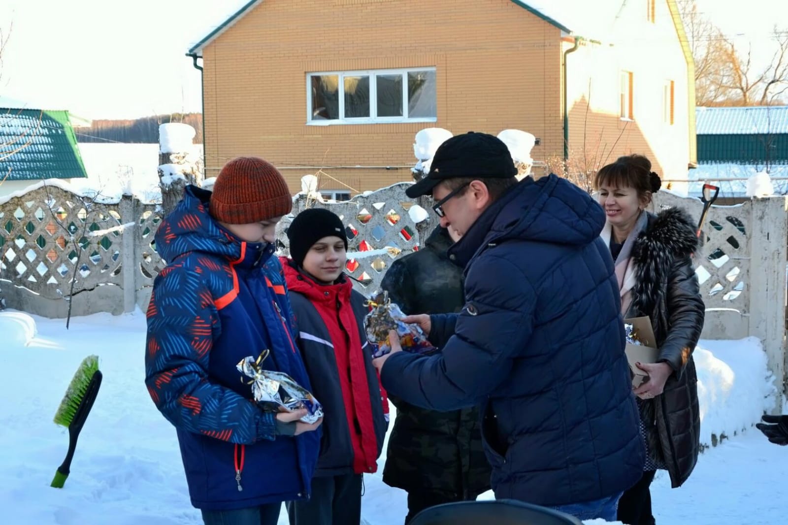Рождественские подарки детям деревни Аладьино