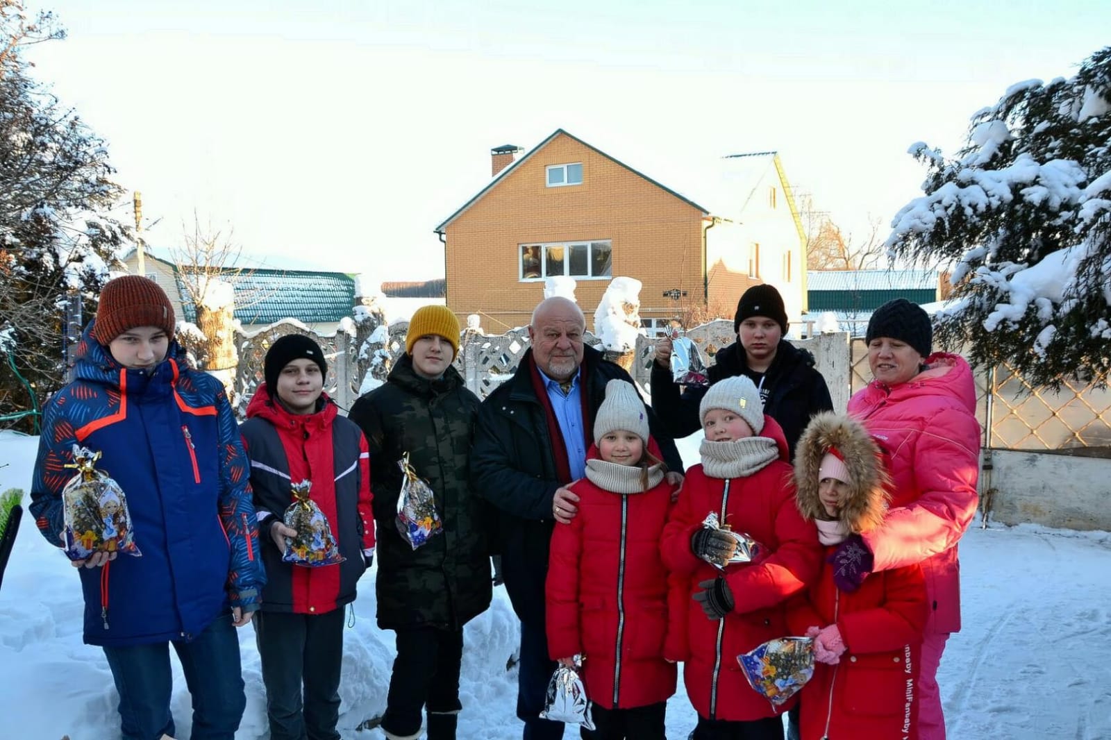 Рождественские подарки детям деревни Аладьино