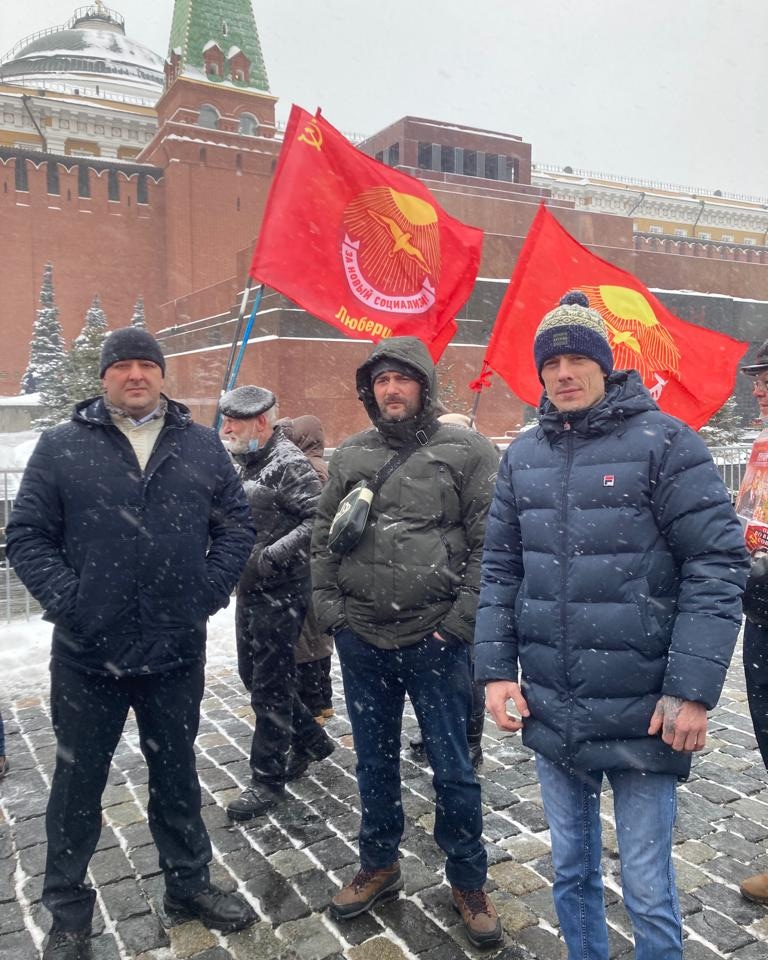 Чеховские коммунисты возложили цветы к памятнику В.И. Ленина