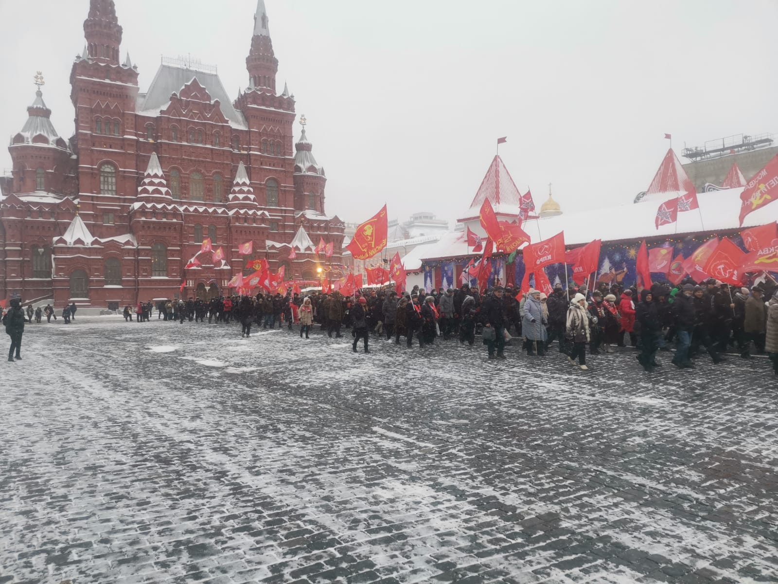 Чеховские коммунисты возложили цветы к памятнику В.И. Ленина