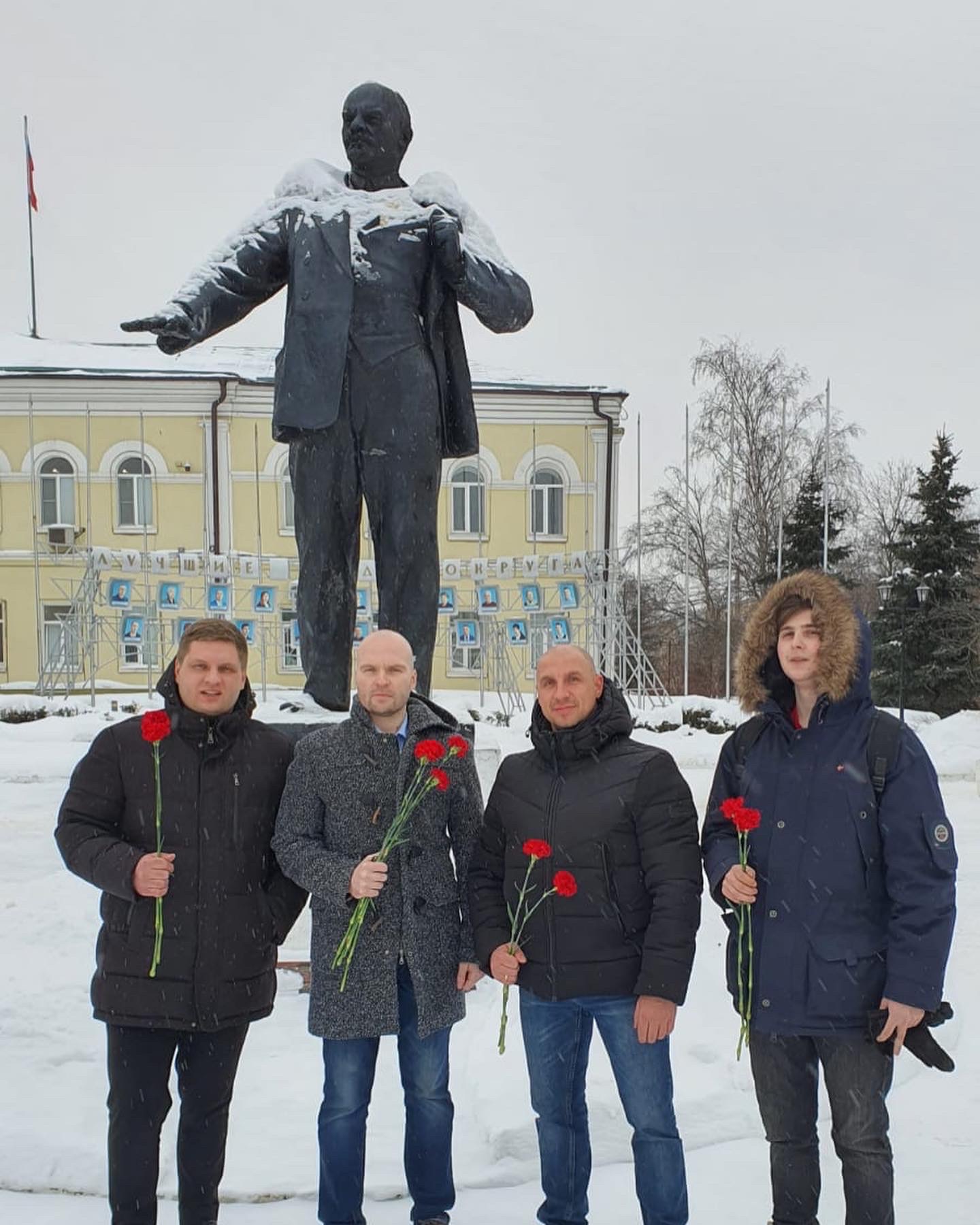 Коммунисты и комсомольцы Дмитрова почтили память В.И. Ленина