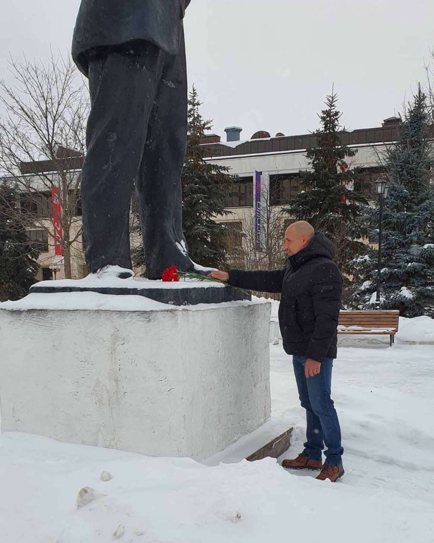 Коммунисты и комсомольцы Дмитрова почтили память В.И. Ленина