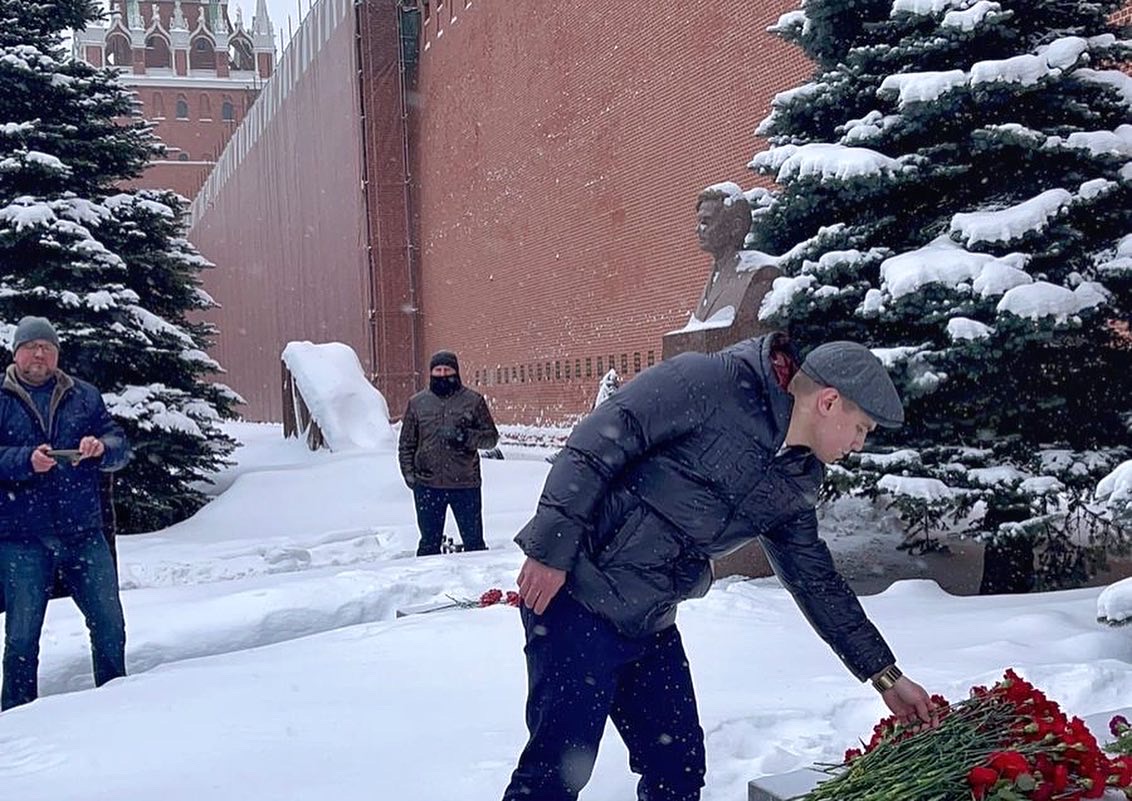 Комсомол Подмосковья принял участие в возложении цветов к Мавзолею и Мемориальному захоронению у Кремлевской стены на Красной площади