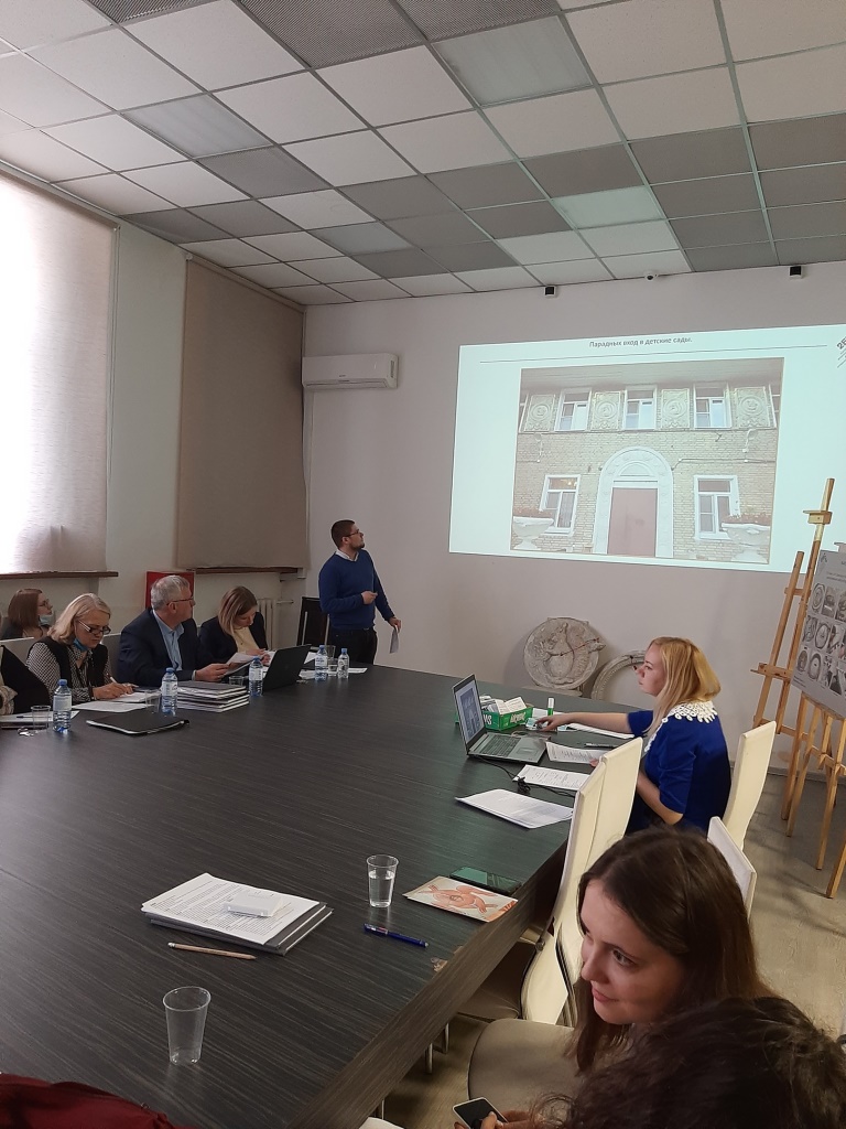 В Королёве отреставрировали барельеф по эскизам архитектора Любови Гулецкой