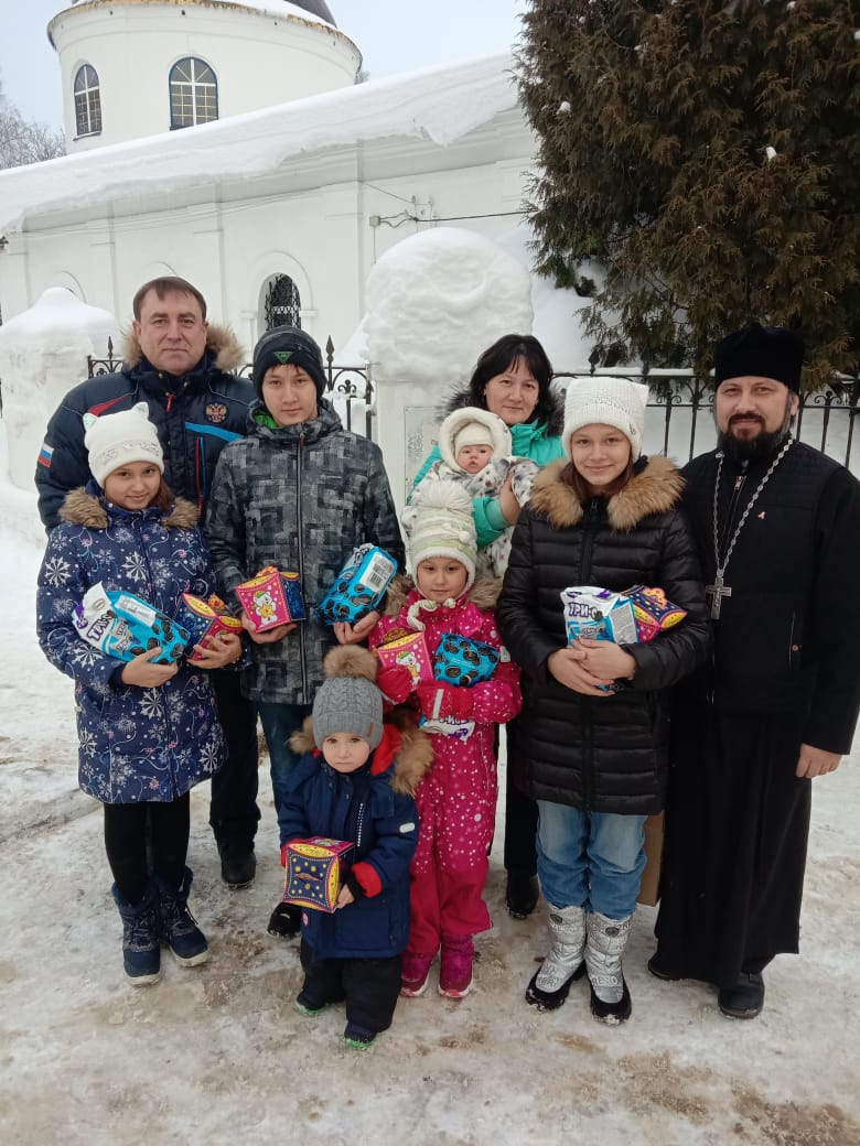 Ступинские коммунисты помогают многодетным семьям