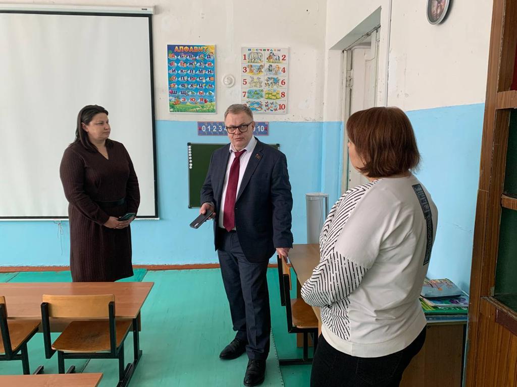 Александр Наумов: Развитие детского досуга и центров творчества для молодёжи - одна из главных задач власти на местах