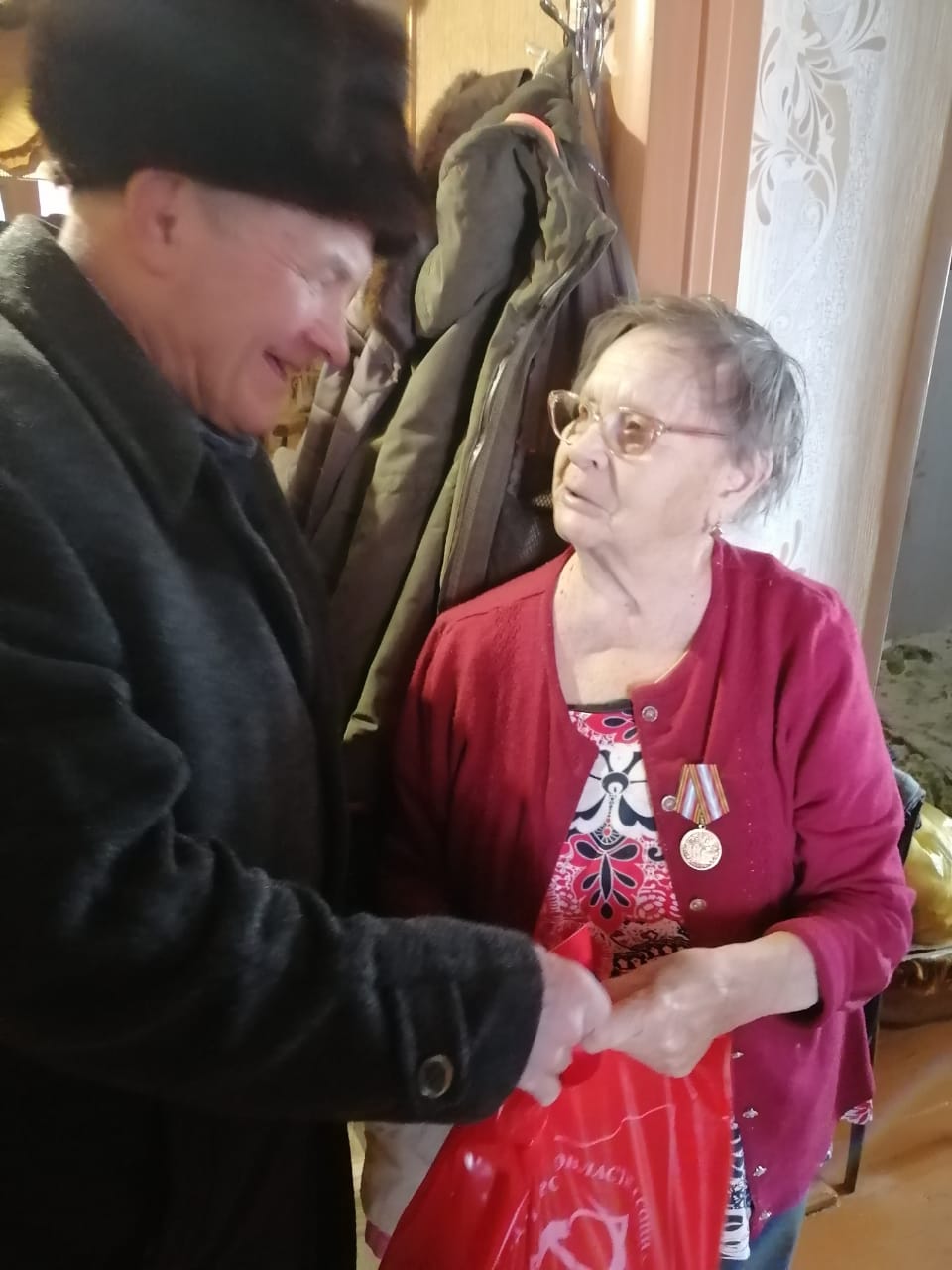 Приносим радость людям