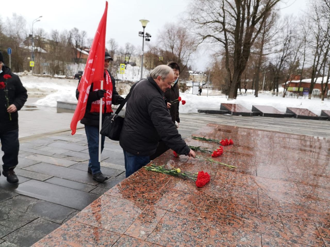 Сергиево-Посадские коммунисты почтили память воинов
