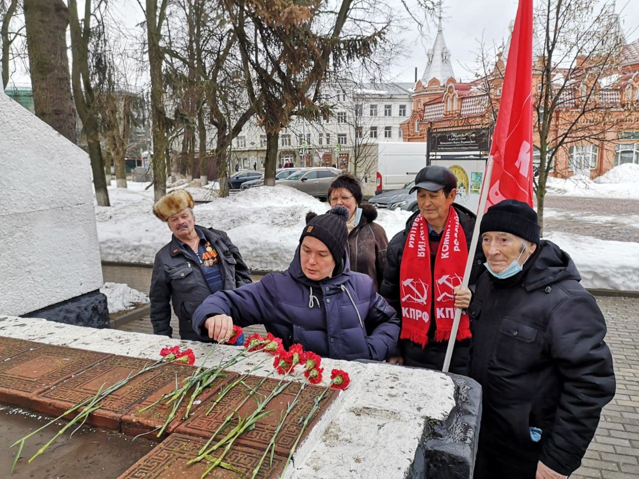 Сергиево-Посадские коммунисты почтили память воинов